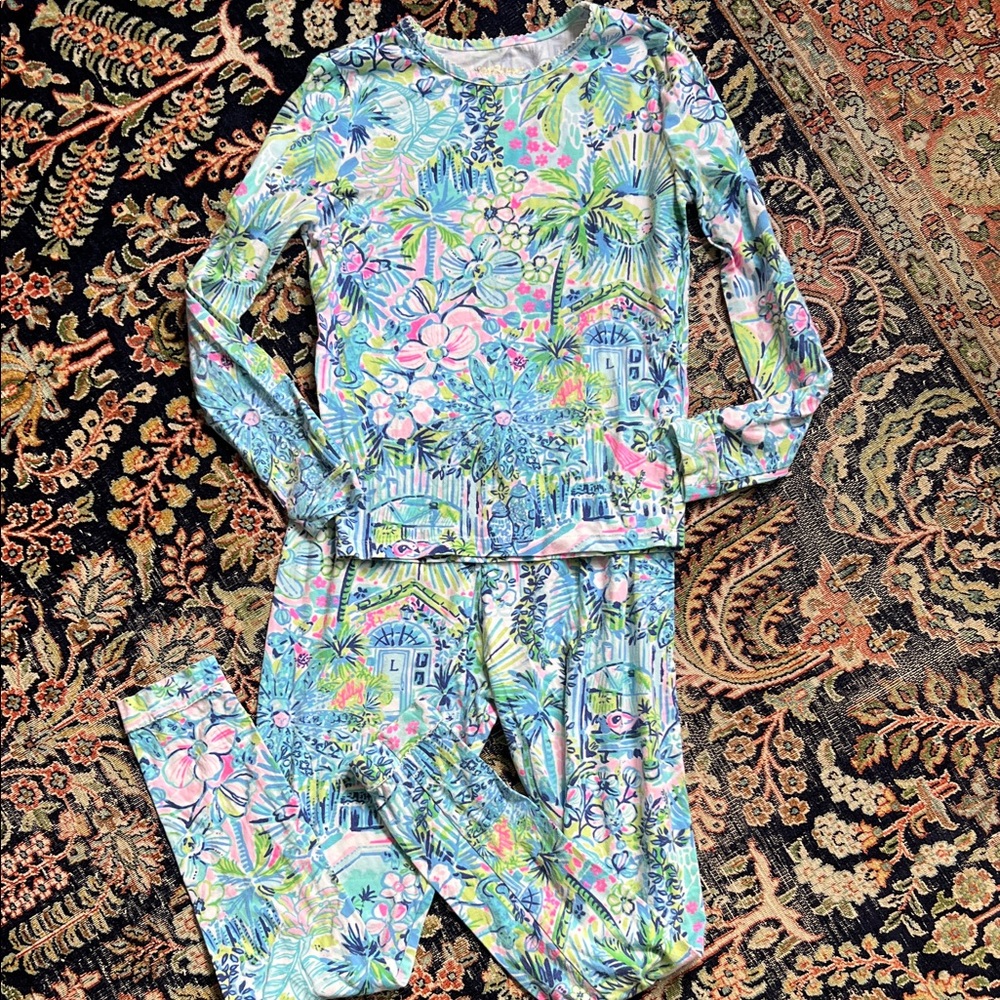Lilly Pulitzer snug fitting girls pajama set